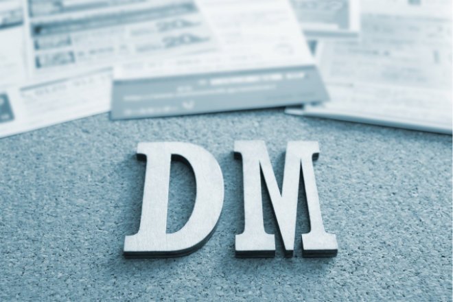 DMメールの書き方・効果を上げる方法を徹底解説｜件名例・配信サービス比較まで完全ガイド